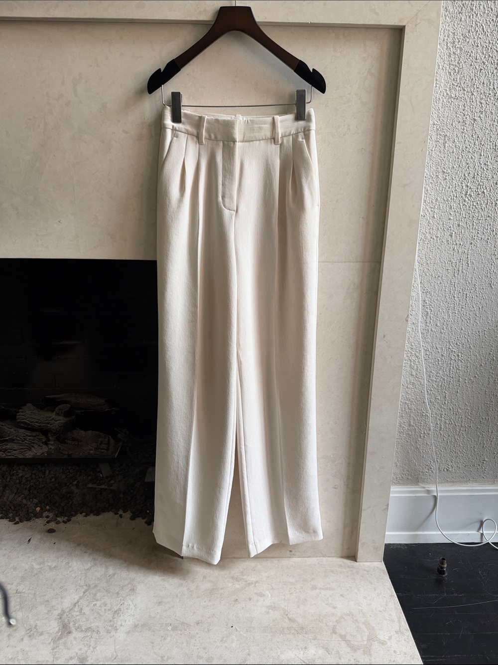 Wilfred / Aritzia Effortless Wide-Leg Pleated Trousers - Crepette - 0 TALL